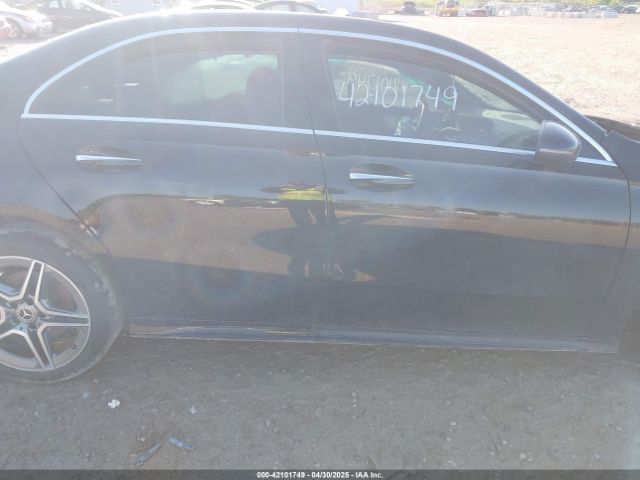 W1K3G4FB4NJ367693 Mercedes-Benz A 220 4matic
