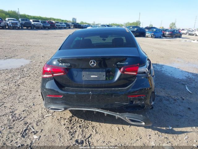 W1K3G4FB4NJ367693 Mercedes-Benz A 220 4matic