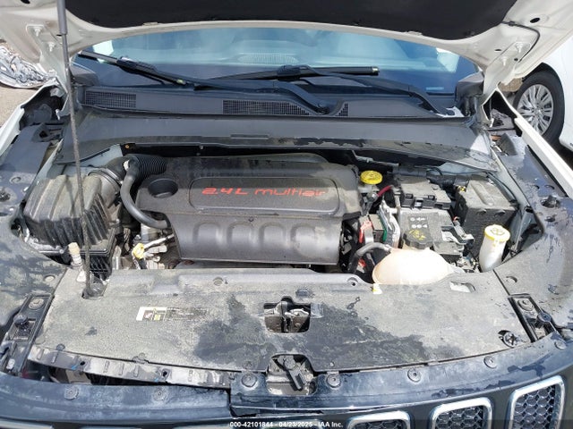 3C4NJDBB1JT282923 Jeep Compass Latitude 4x4