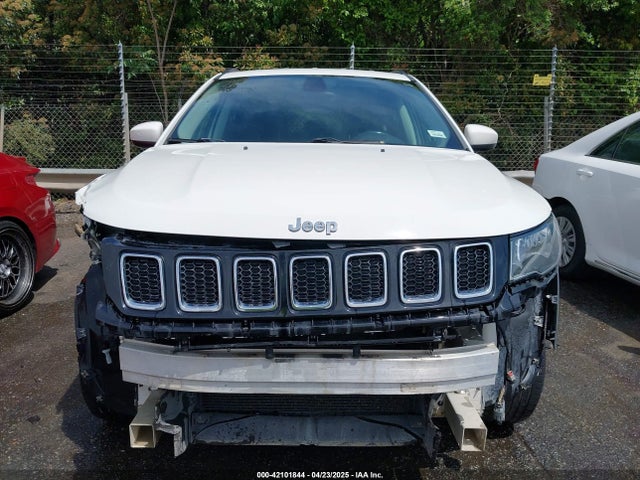 3C4NJDBB1JT282923 Jeep Compass Latitude 4x4