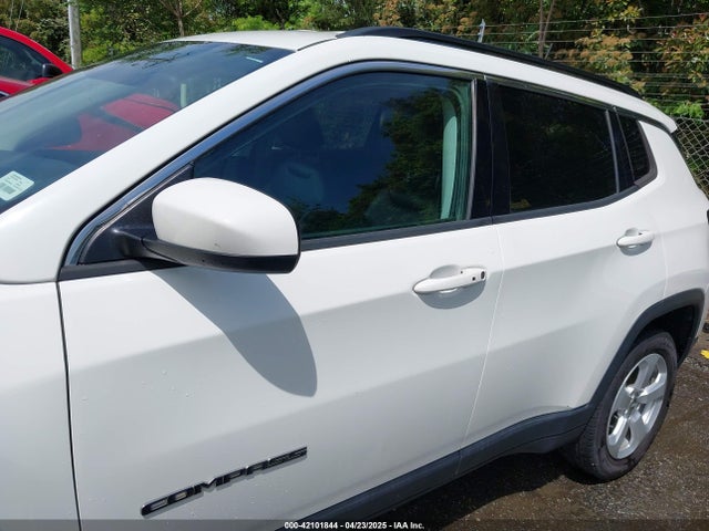 3C4NJDBB1JT282923 Jeep Compass Latitude 4x4