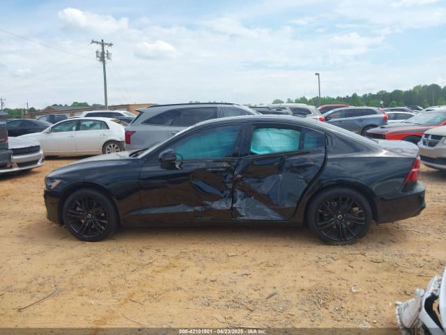 7JRL12THXRG293984 Volvo S60 B5 Plus Black Edition