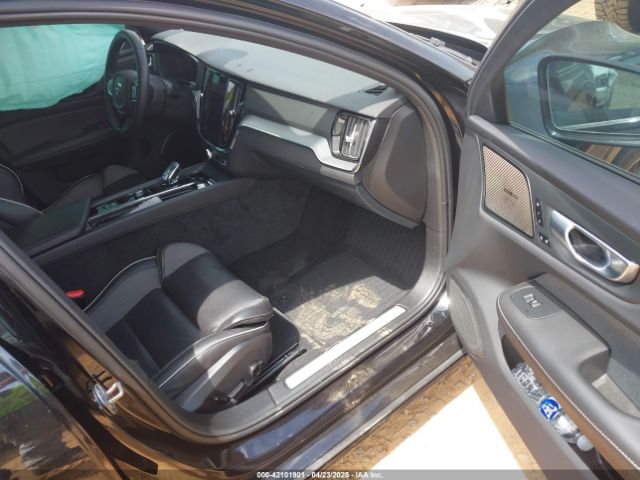 7JRL12THXRG293984 Volvo S60 B5 Plus Black Edition
