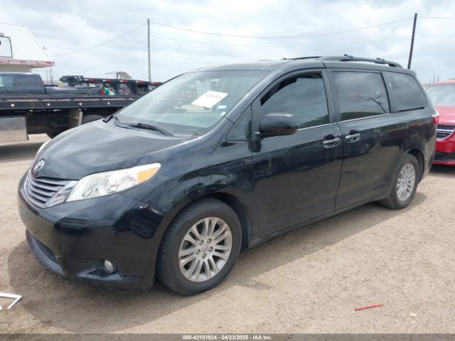 5TDYZ3DC9HS875505 Toyota Sienna Xle 8 Passenger