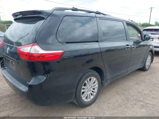5TDYZ3DC9HS875505 Toyota Sienna Xle 8 Passenger
