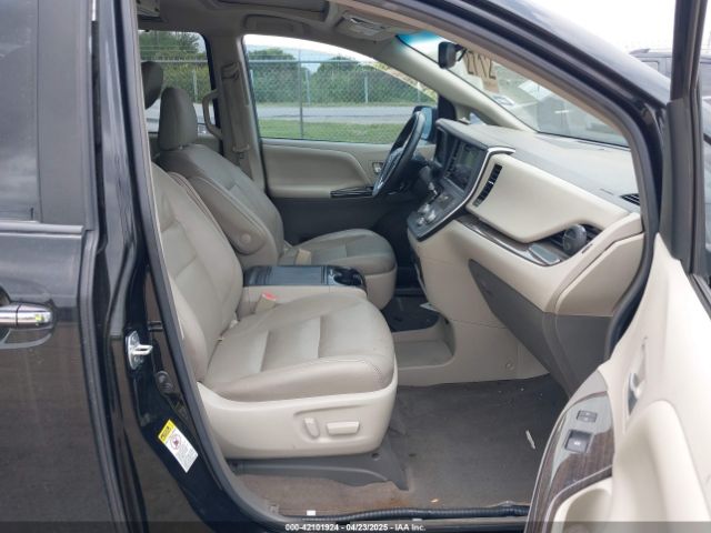 5TDYZ3DC9HS875505 Toyota Sienna Xle 8 Passenger