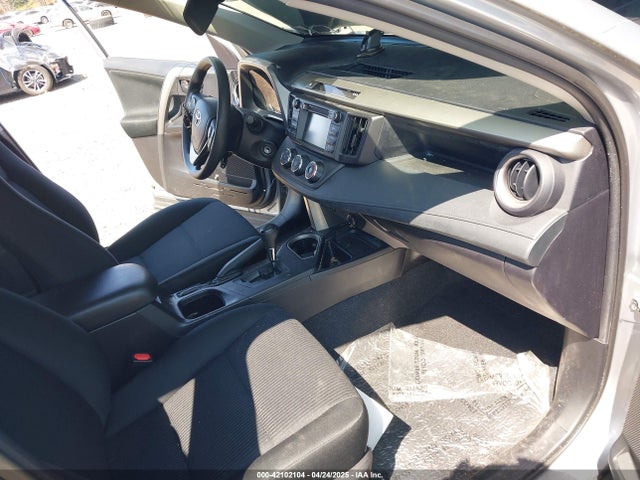 2T3ZFREVXJW510383 Toyota RAV4 LE