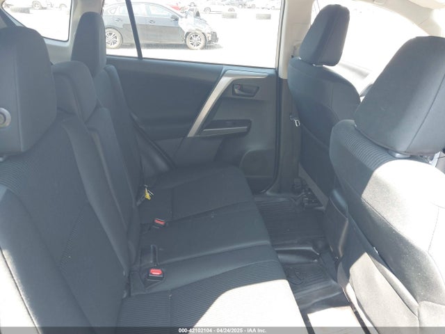 2T3ZFREVXJW510383 Toyota RAV4 LE