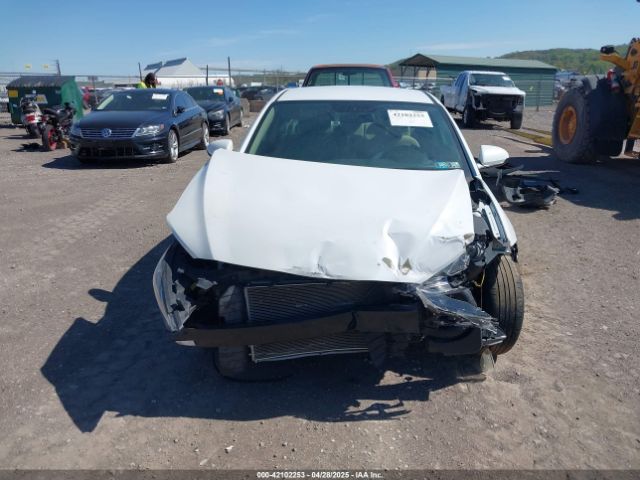 5NPD84LF9HH043025 Hyundai ELANTRA SE