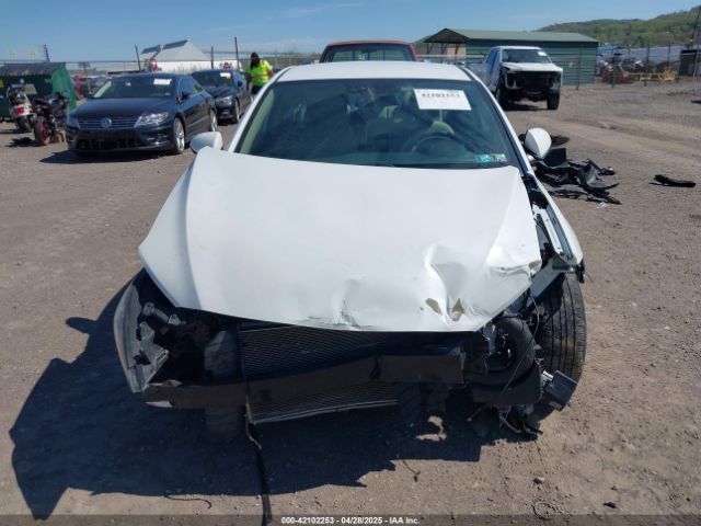 5NPD84LF9HH043025 Hyundai ELANTRA SE