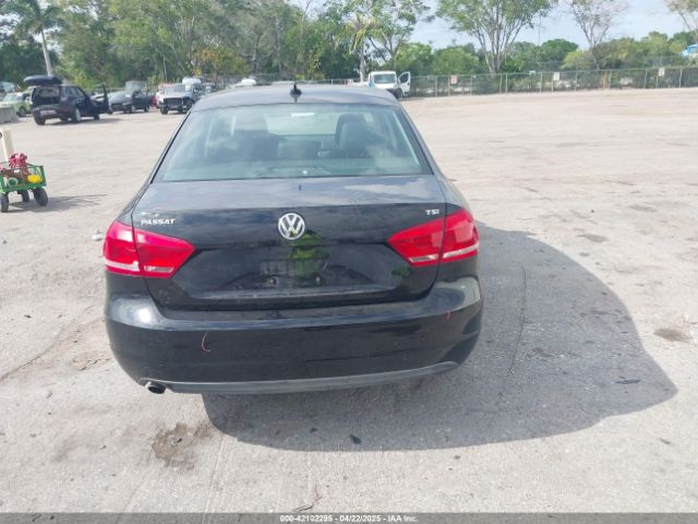 1VWAT7A30EC041728 Volkswagen Passat 1.8t Wolfsburg Edition