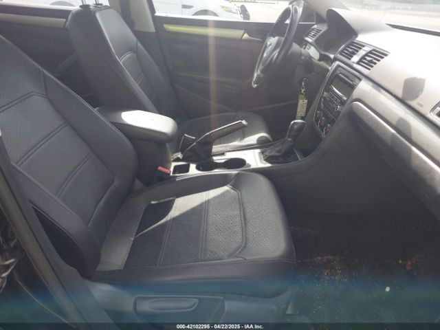 1VWAT7A30EC041728 Volkswagen Passat 1.8t Wolfsburg Edition