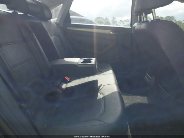 1VWAT7A30EC041728 Volkswagen Passat 1.8t Wolfsburg Edition