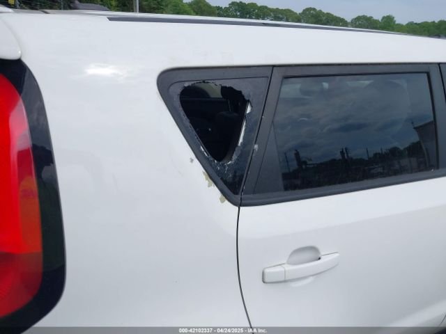 KNDJN2A24G7379927 KIA Soul