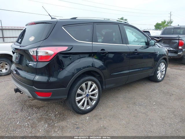 1FMCU9J9XHUD76420 Ford Escape Titanium