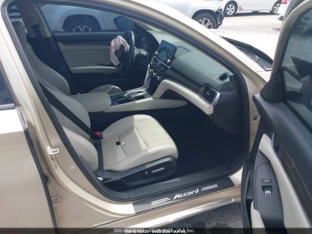 1HGCV2F92JA032736 Honda Accord Touring 2.0t