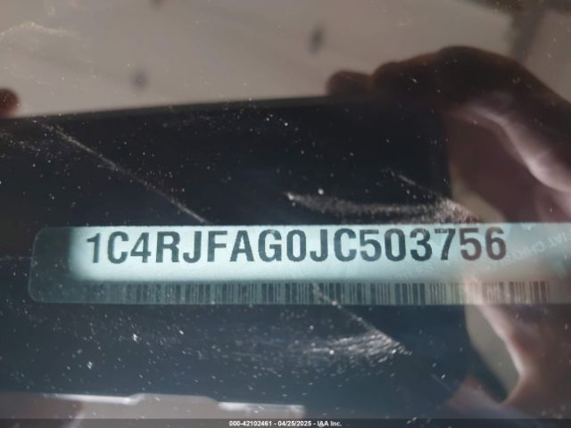 1C4RJFAG0JC503756 Jeep Grand Cherokee Laredo E 4x4