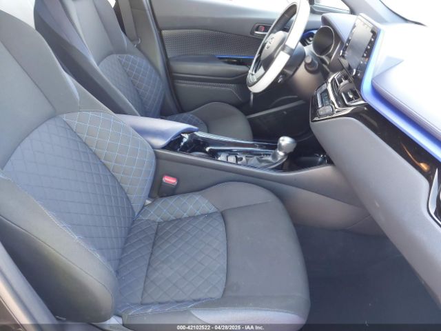 JTNKHMBX6L1085990 Toyota C-HR XLE
