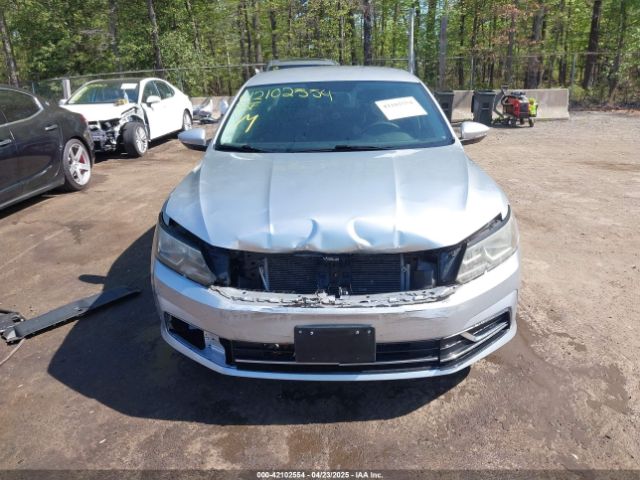 1VWAT7A31GC056435 Volkswagen Passat 1.8t S