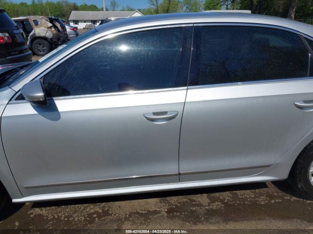 1VWAT7A31GC056435 Volkswagen Passat 1.8t S