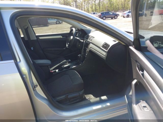 1VWAT7A31GC056435 Volkswagen Passat 1.8t S