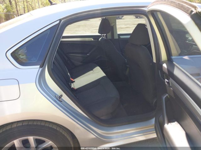 1VWAT7A31GC056435 Volkswagen Passat 1.8t S