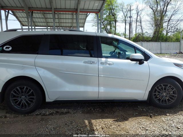5TDZSKFC2NS041880 Toyota Sienna Limited