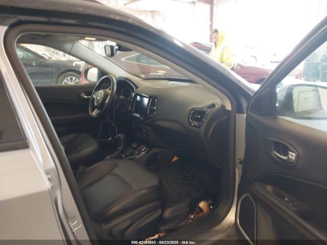 3C4NJDCB1JT267028 Jeep Compass Limited 4x4