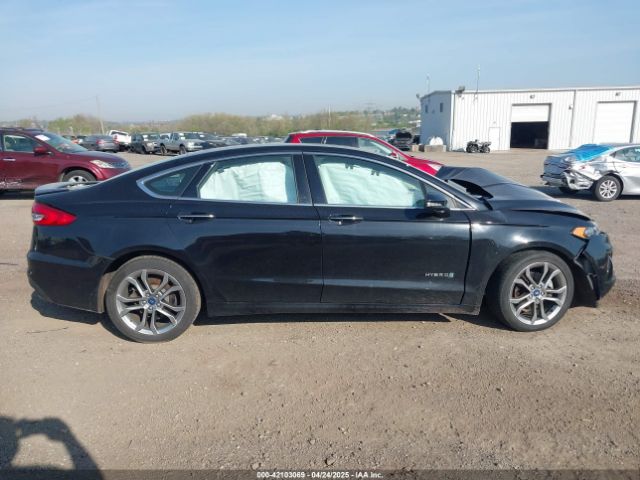 3FA6P0RU7KR159022 Ford Fusion Hybrid Titanium