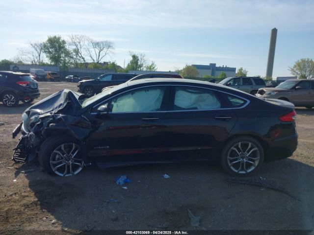 3FA6P0RU7KR159022 Ford Fusion Hybrid Titanium