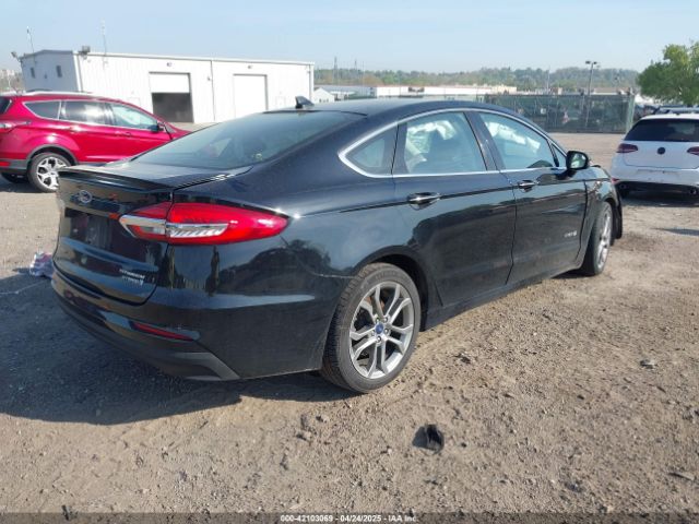 3FA6P0RU7KR159022 Ford Fusion Hybrid Titanium