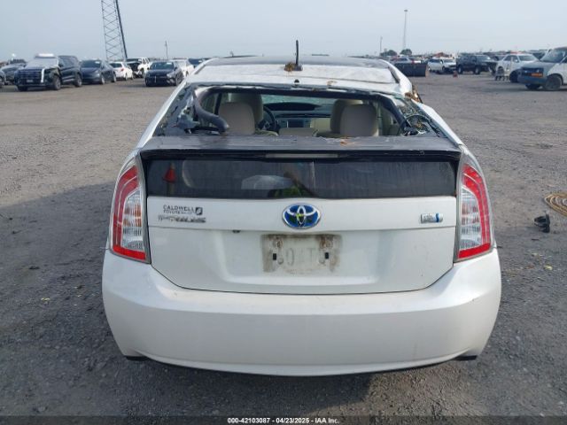 JTDKN3DUXE1808866 Toyota Prius Three
