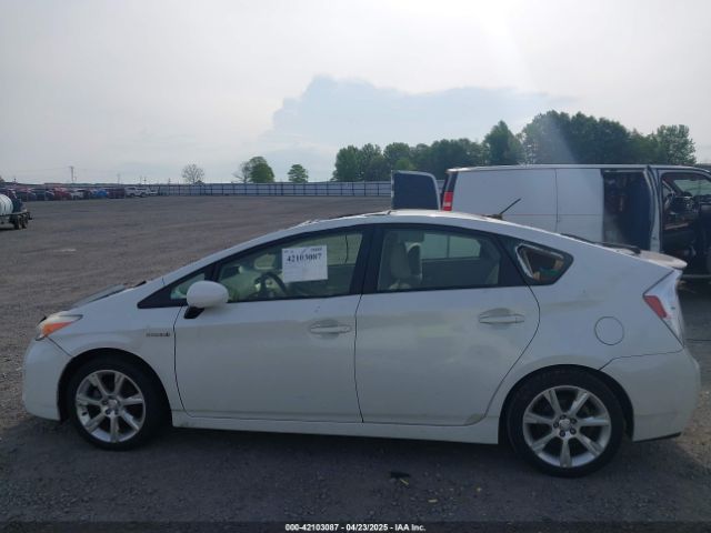 JTDKN3DUXE1808866 Toyota Prius Three
