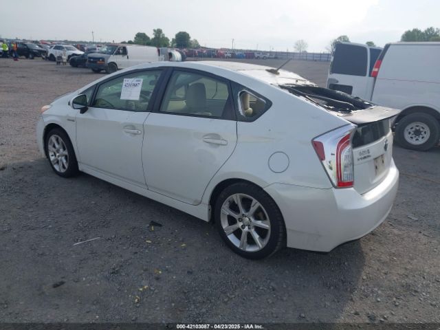 JTDKN3DUXE1808866 Toyota Prius Three