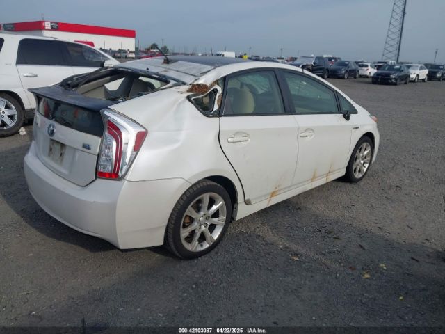 JTDKN3DUXE1808866 Toyota Prius Three
