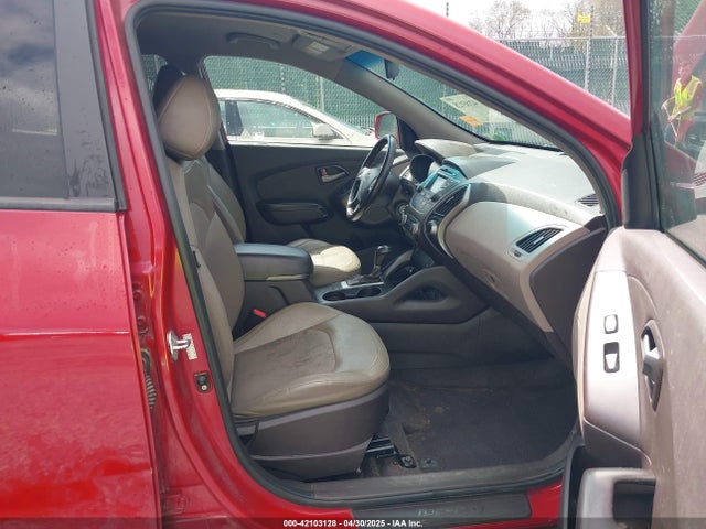 KM8JUCAG8FU116422 Hyundai TUCSON SE