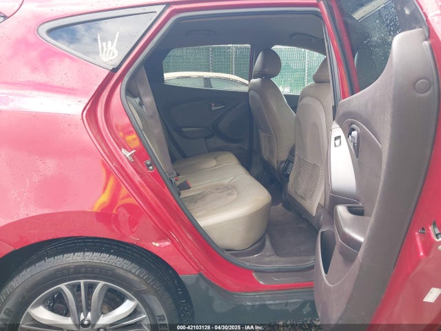 KM8JUCAG8FU116422 Hyundai TUCSON SE