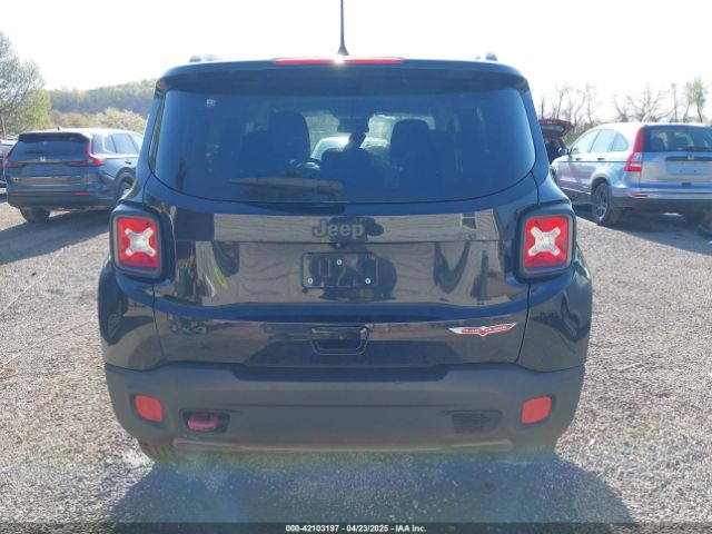 ZACCJBCB7JPH63647 Jeep Renegade Trailhawk 4x4