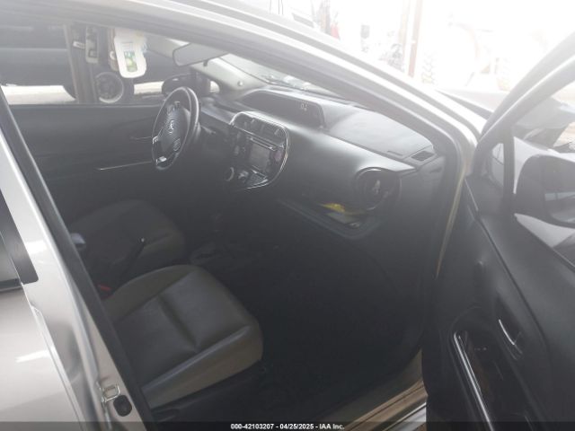 JTDKDTB35J1614639 Toyota Prius C Four