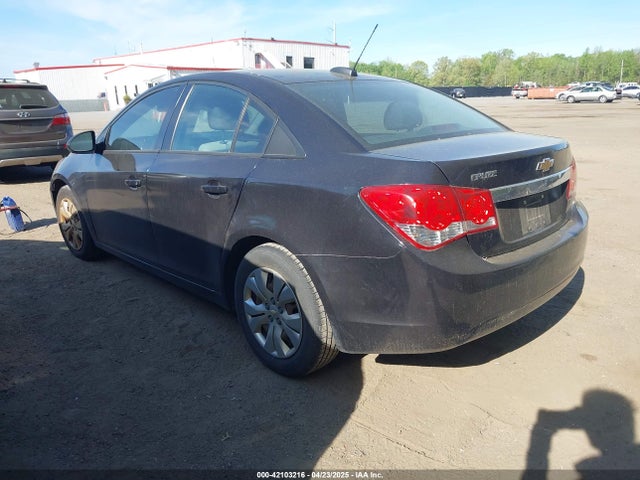 1G1PA5SH5F7283144 Chevrolet Cruze Ls Auto