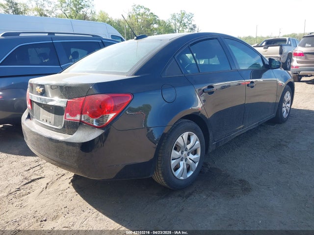 1G1PA5SH5F7283144 Chevrolet Cruze Ls Auto