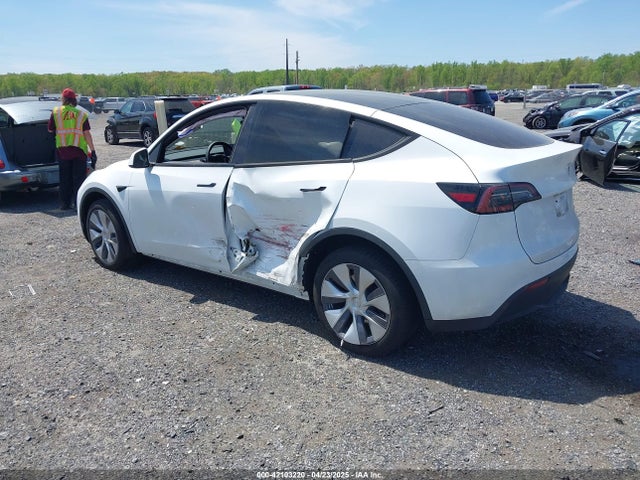 2024 TESLA MODEL Y 7SAYGDEE2RA223679 Photo 2