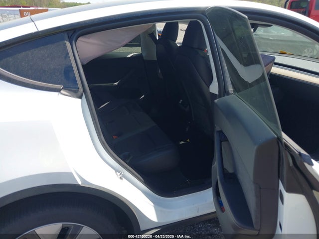 2024 TESLA MODEL Y 7SAYGDEE2RA223679 Photo 7
