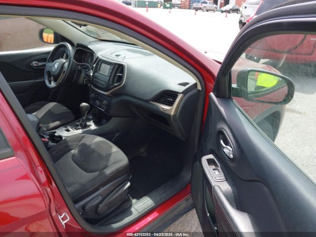 1C4PJMAB8FW765093 Jeep Cherokee Sport