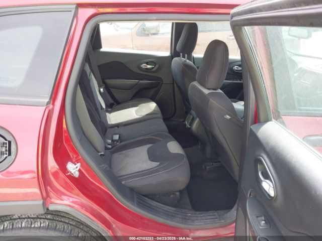 1C4PJMAB8FW765093 Jeep Cherokee Sport