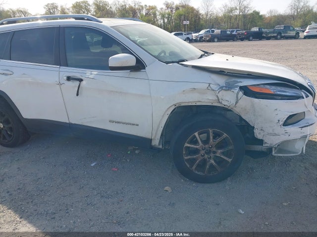 1C4PJLCS6FW689607 Jeep Cherokee Latitude