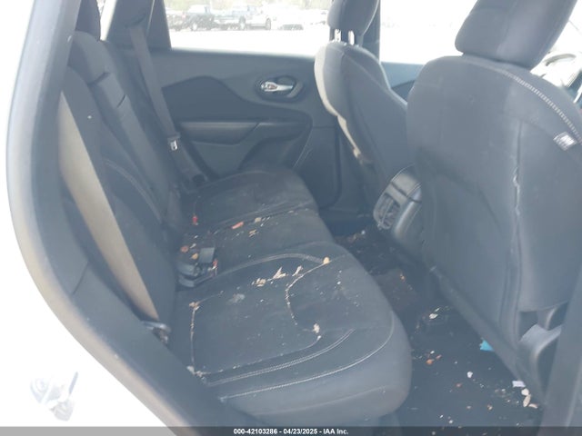 1C4PJLCS6FW689607 Jeep Cherokee Latitude