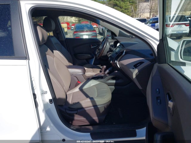 KM8JUCAG6FU955808 Hyundai TUCSON SE