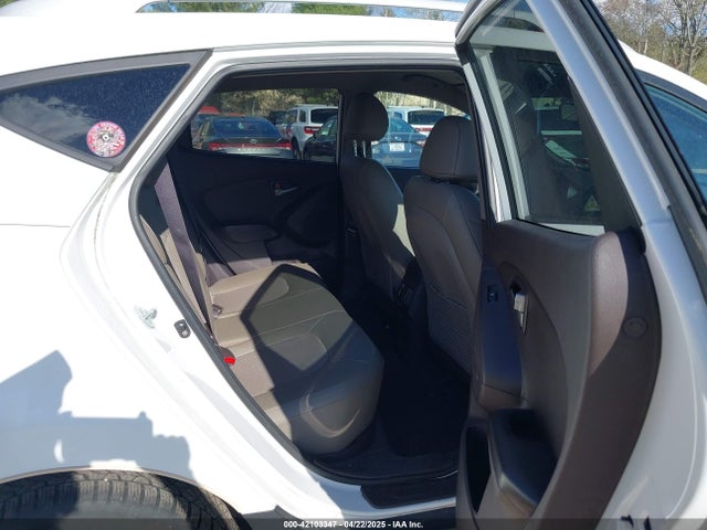 KM8JUCAG6FU955808 Hyundai TUCSON SE