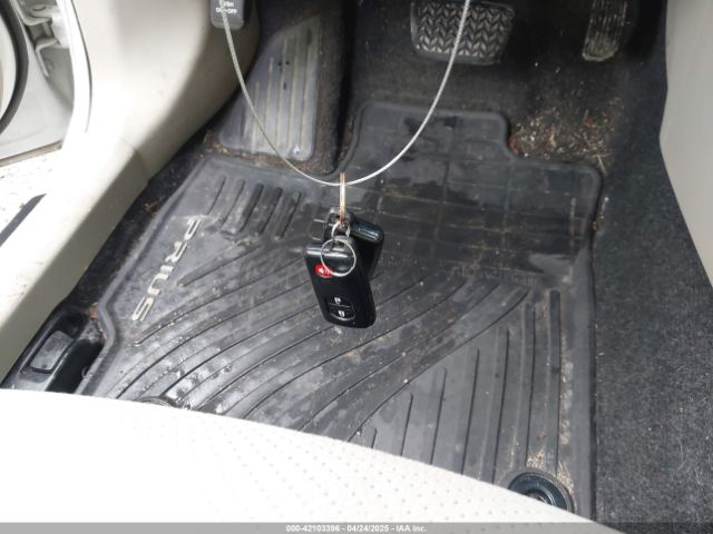 JTDKN3DU3F1882373 Toyota Prius Two